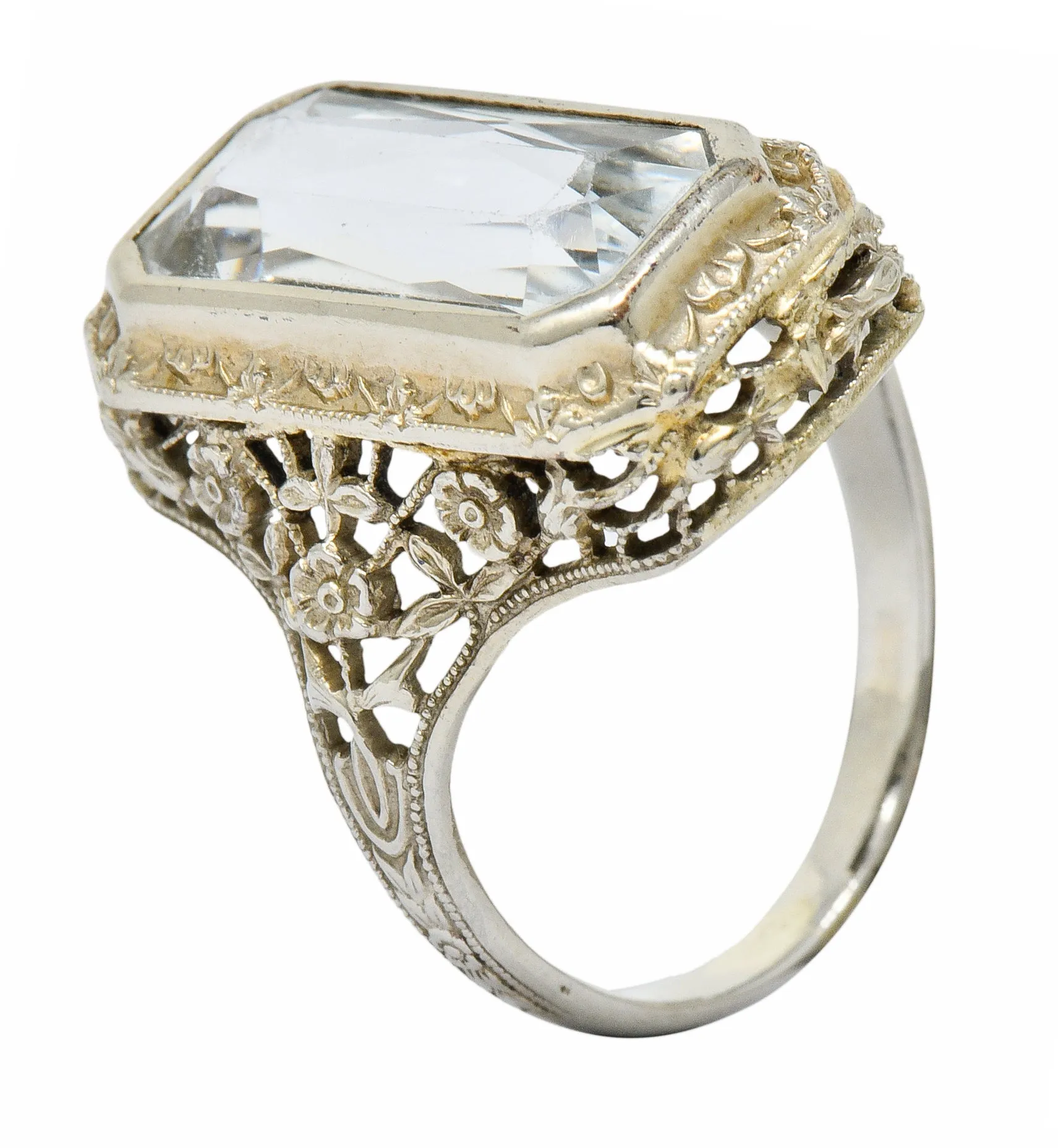 Early Art Deco Aquamarine 14 Karat White Gold Floral Lace Ring