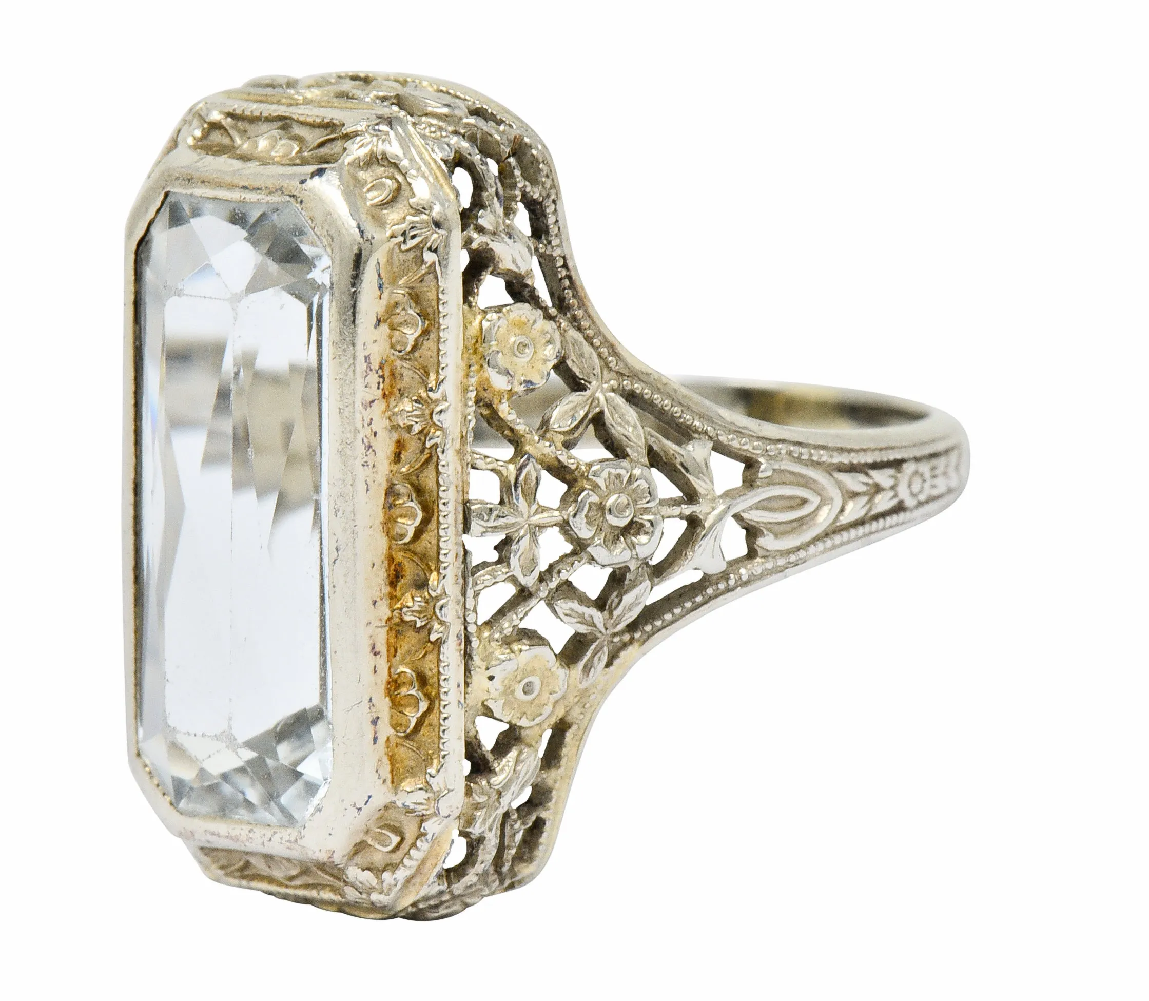 Early Art Deco Aquamarine 14 Karat White Gold Floral Lace Ring