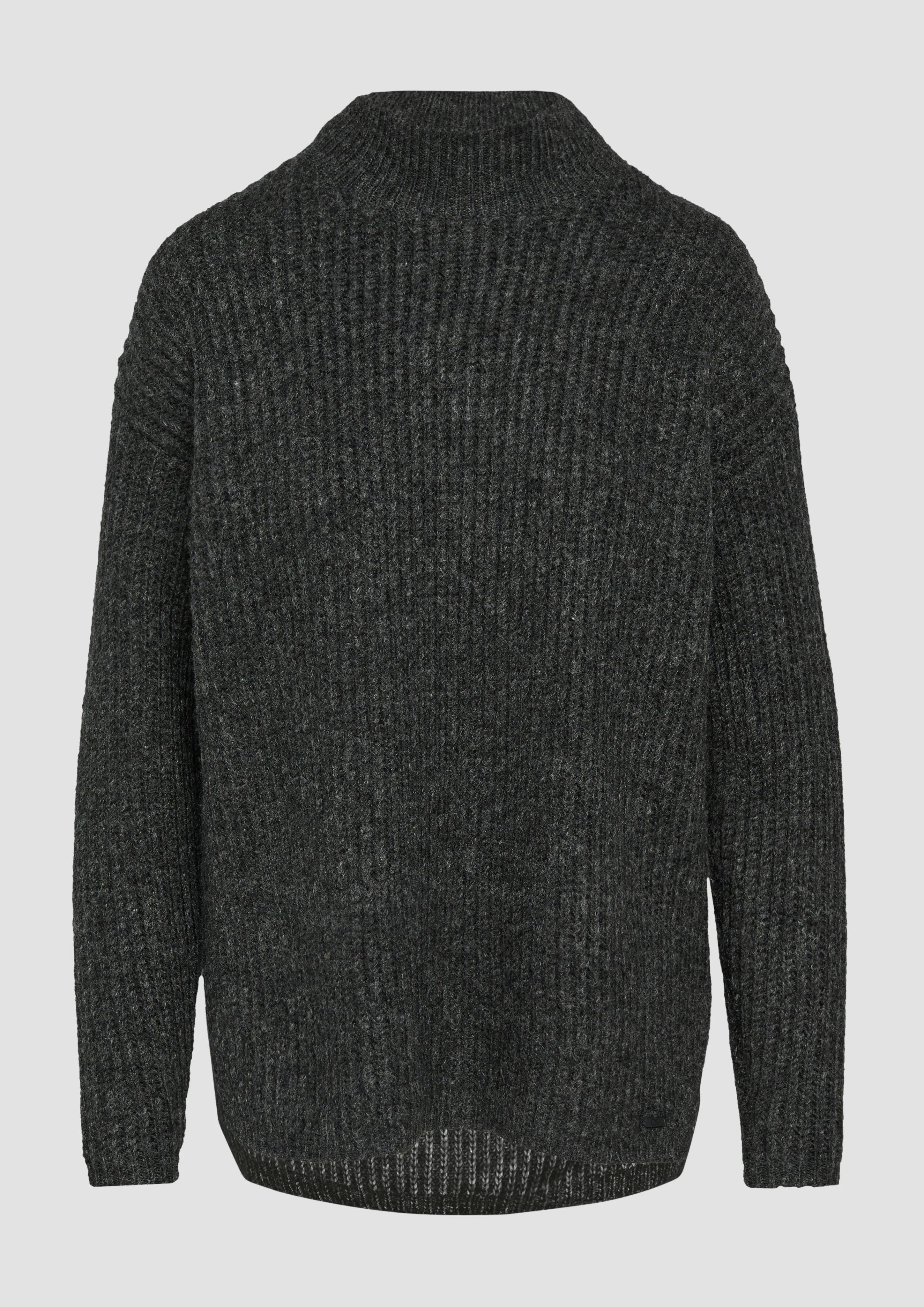 Soft knitted jumper with a ribbed texture