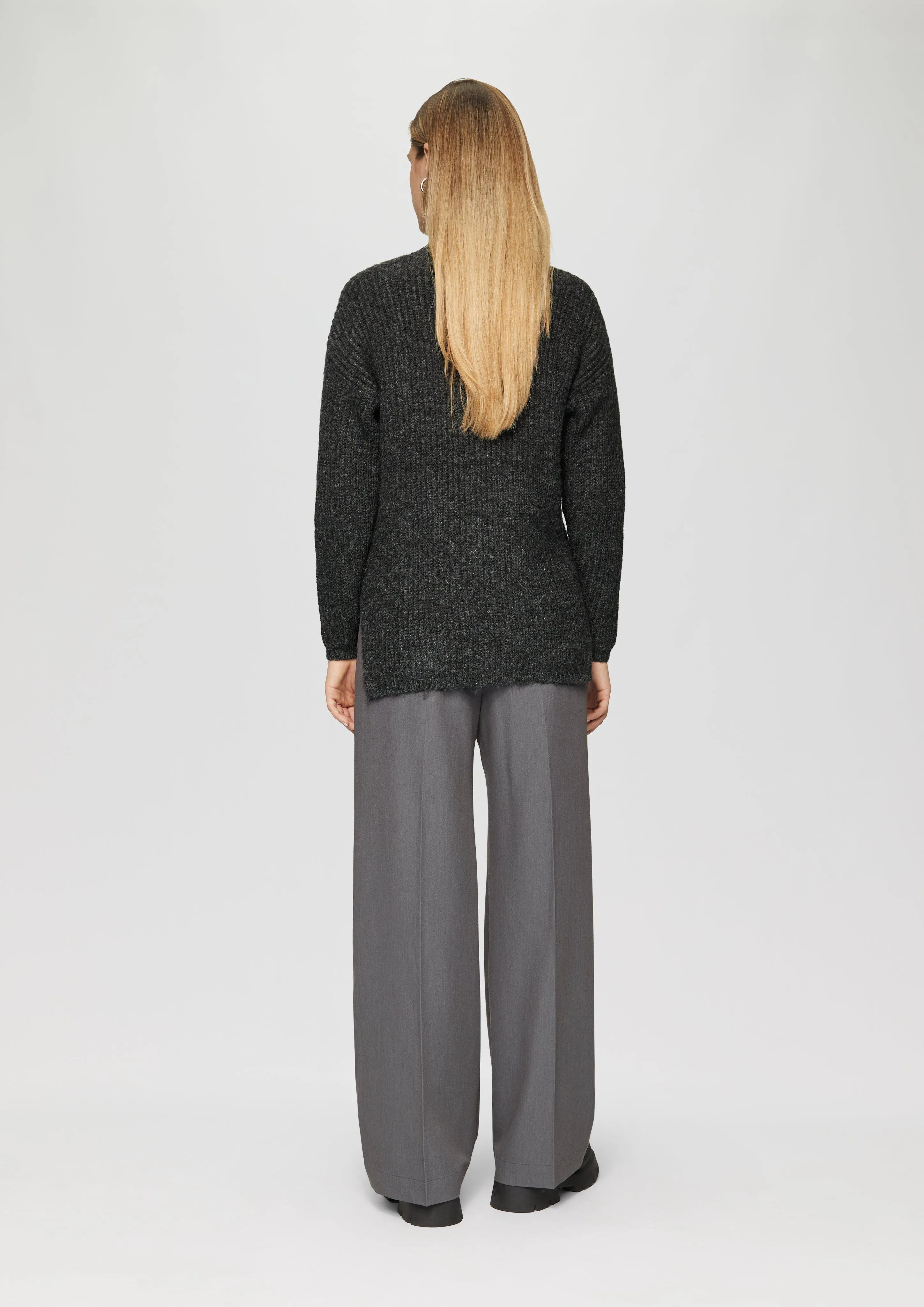 Soft knitted jumper with a ribbed texture