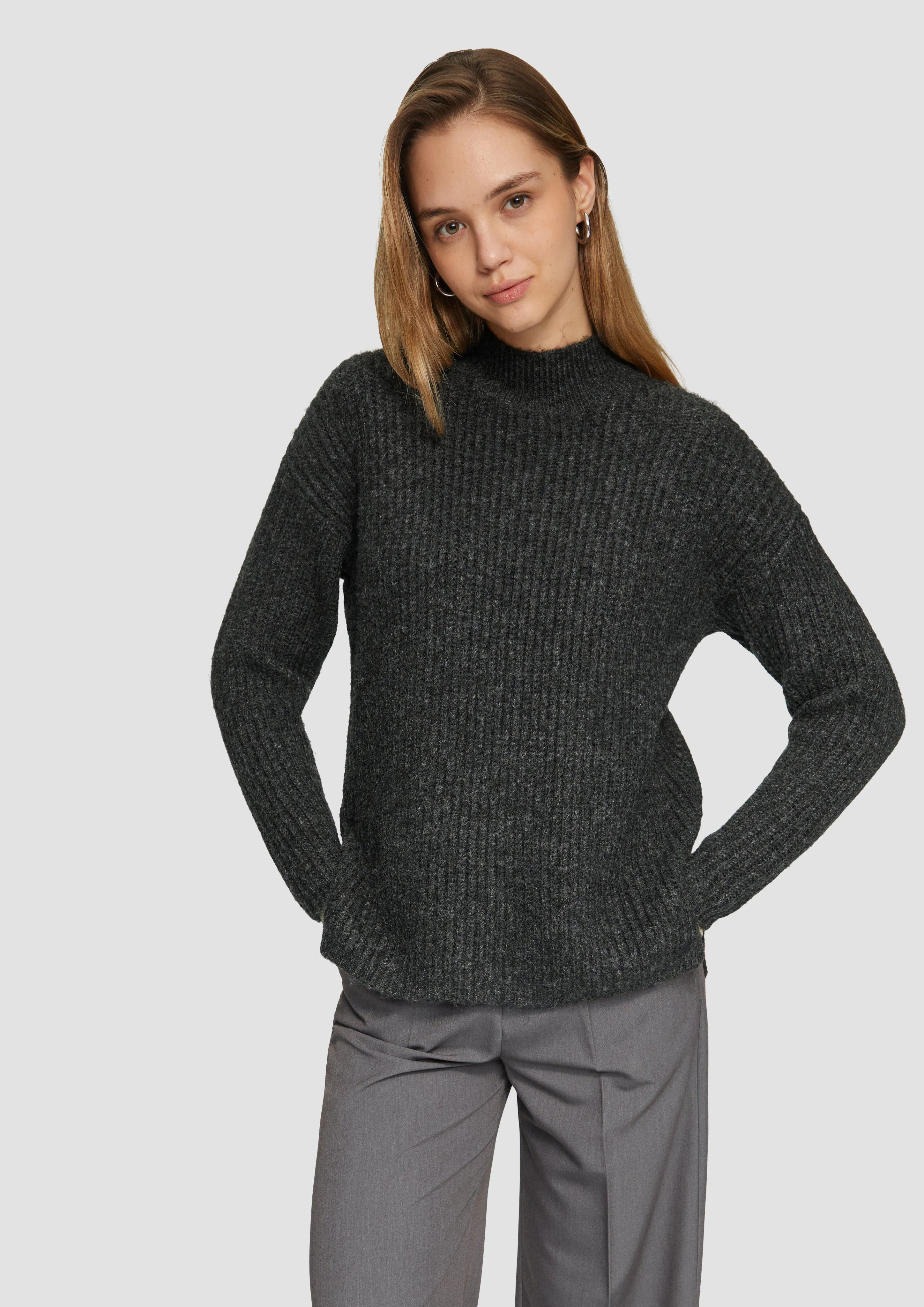 Soft knitted jumper with a ribbed texture